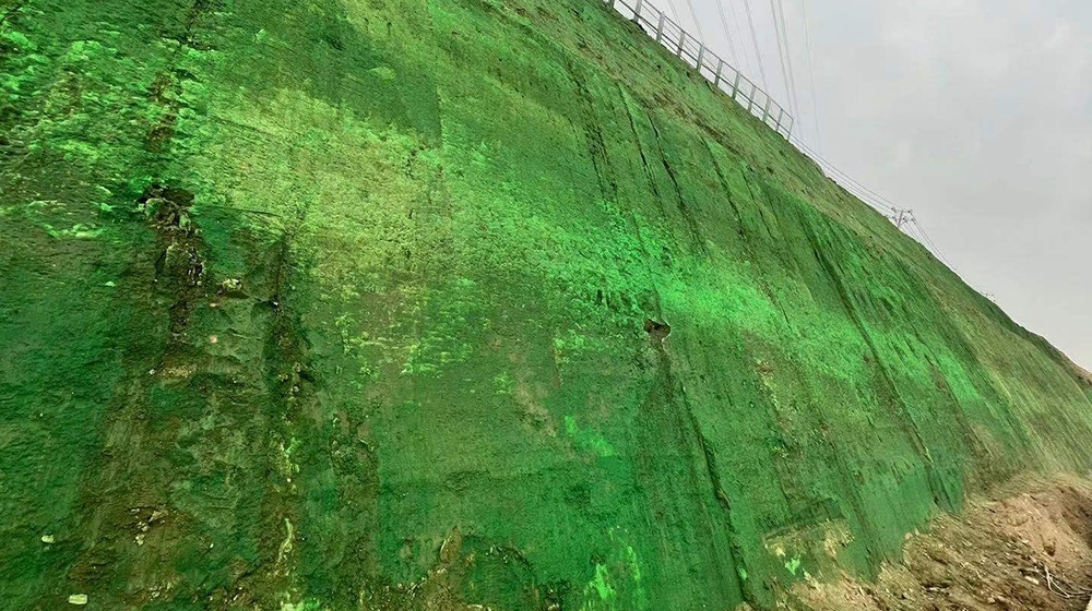 河北雄安新区构筑边坡生态超疏水土抗冲；